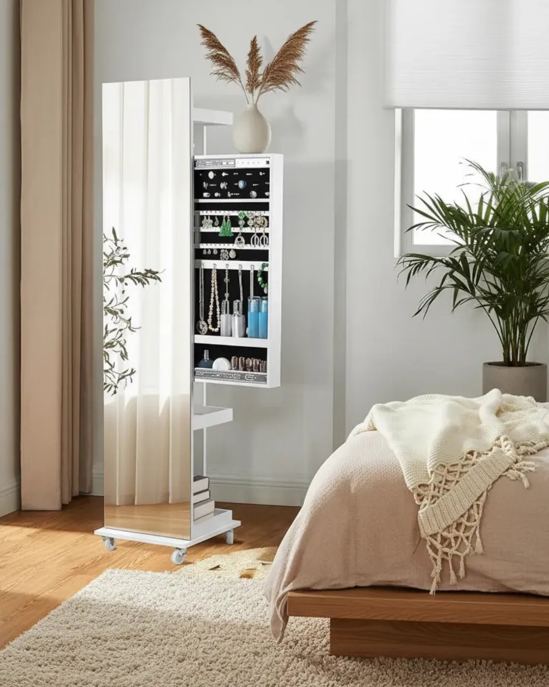 armoire  bijoux rotative avec miroir pleine longueur et penderie couleur blanc ,modèle Sofia, compartiment bijoux coulissant ouvert