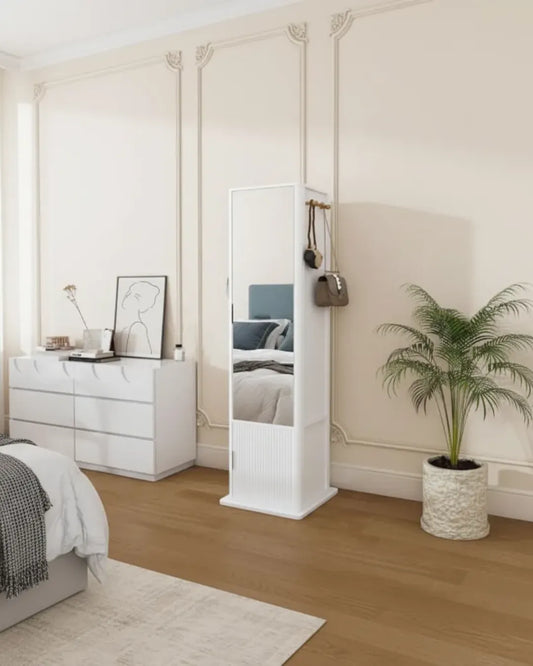 miroir pleine longueur rotatif modèle Stella vue sur le miroir dans une chambre à coucher