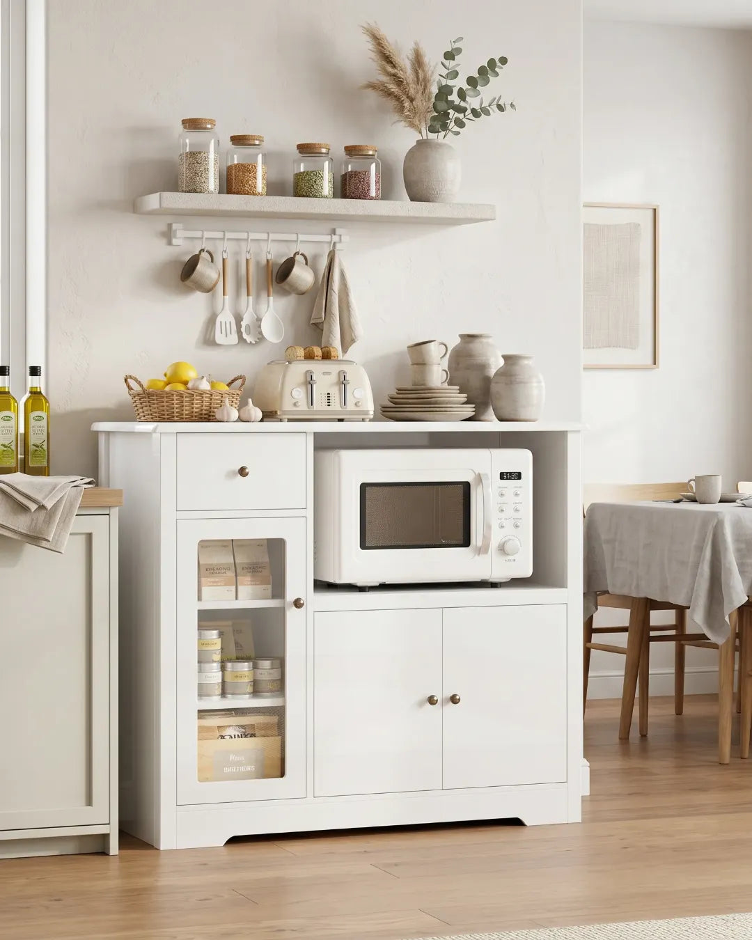 armoire buffet avec support micro-ondes modèle Livia couleur blanc dans une cuisine