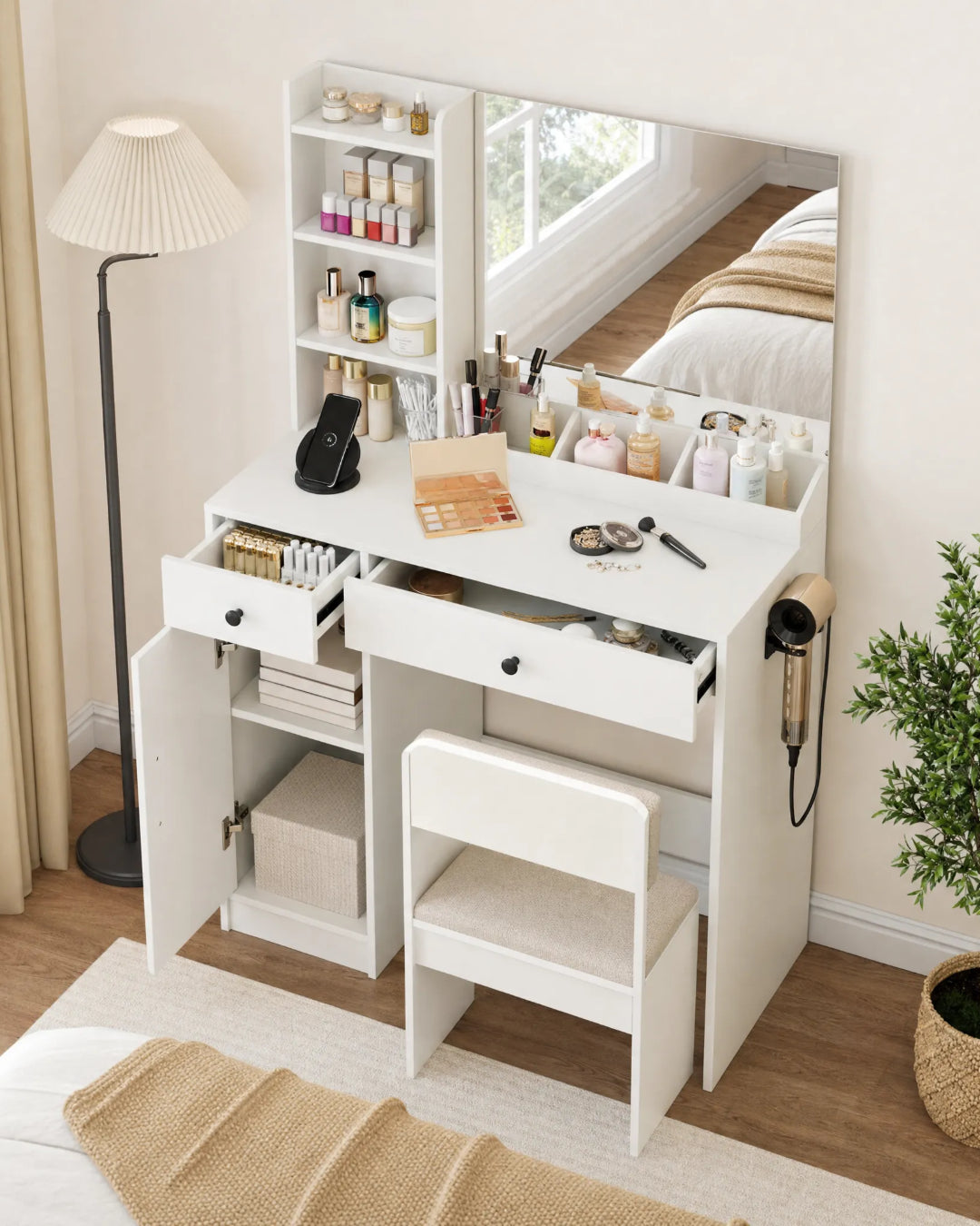 coiffeuse modèle Bella couleur blanc ,tiroirs et porte ouverts