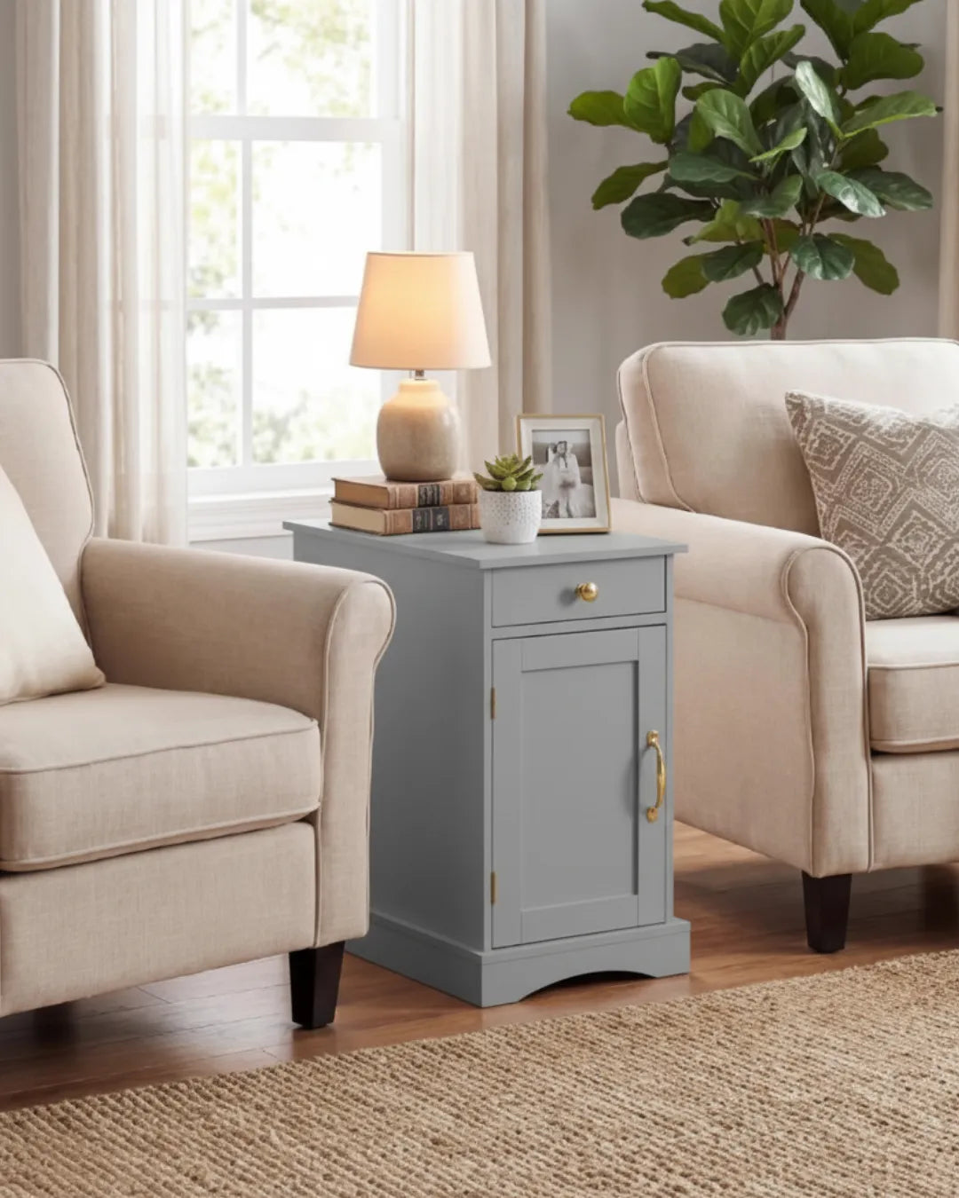 table d'appoint pour canapé couleur gris dans un salon